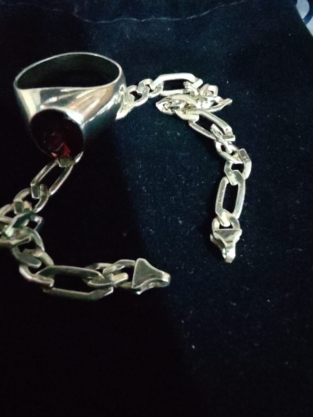 Customer photo review of Pack Anillo Oval Rubí y Pulsera Fígaro de Plata 950