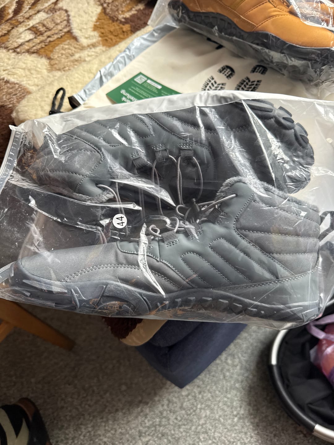 Customer photo review of Hypersole ArcticStep - Wasserdichte Grip Barfußschuhe für den Winter