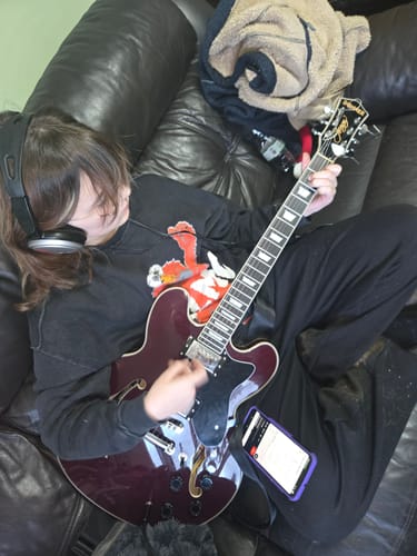 Customer photo review of Donner DJP-1000 JAZZ Electric Guitar