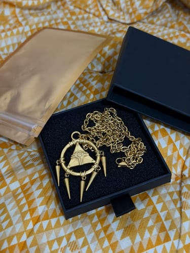 Customer photo review of Collar de "Sortija del Milenio"