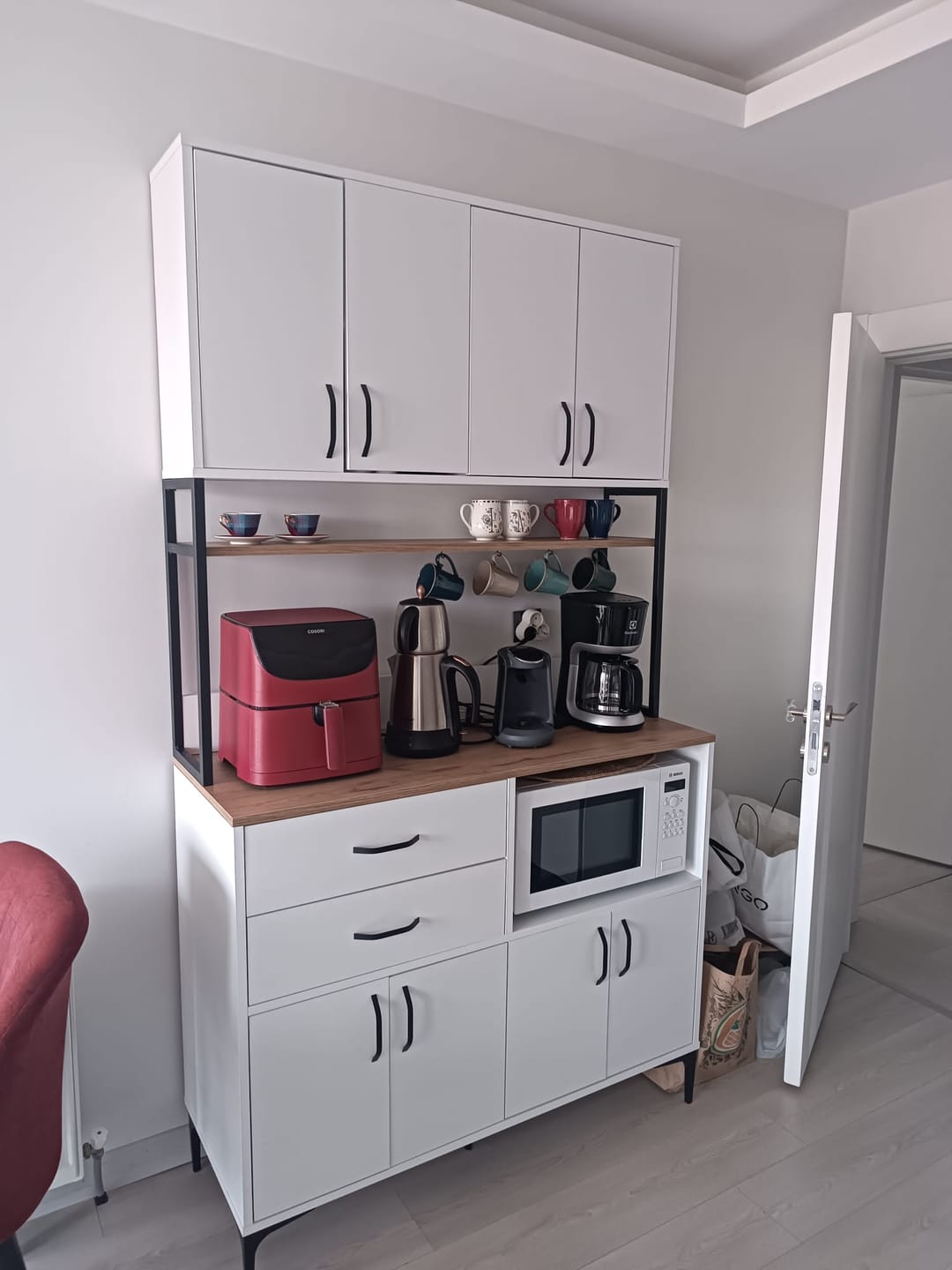 Customer photo review of Rani JE209 Çok Amaçlı Dolap 8 Kapaklı 2 Çekmeceli Raflı Kiler Mutfak Dolabı Beyaz - Sepet Ceviz