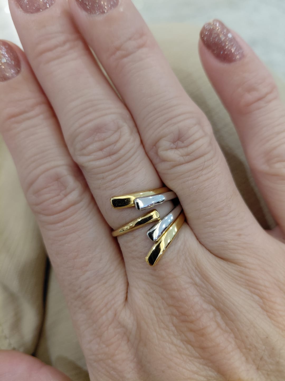 Customer photo review of Anel Flow Ajustável com Mix de Banhos Dourado e Prata
