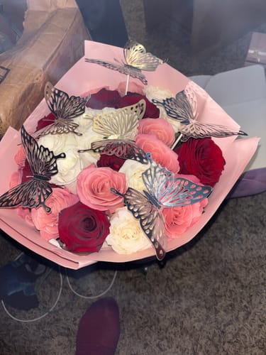 Customer photo review of Peach Deluxe Rose Bouquet