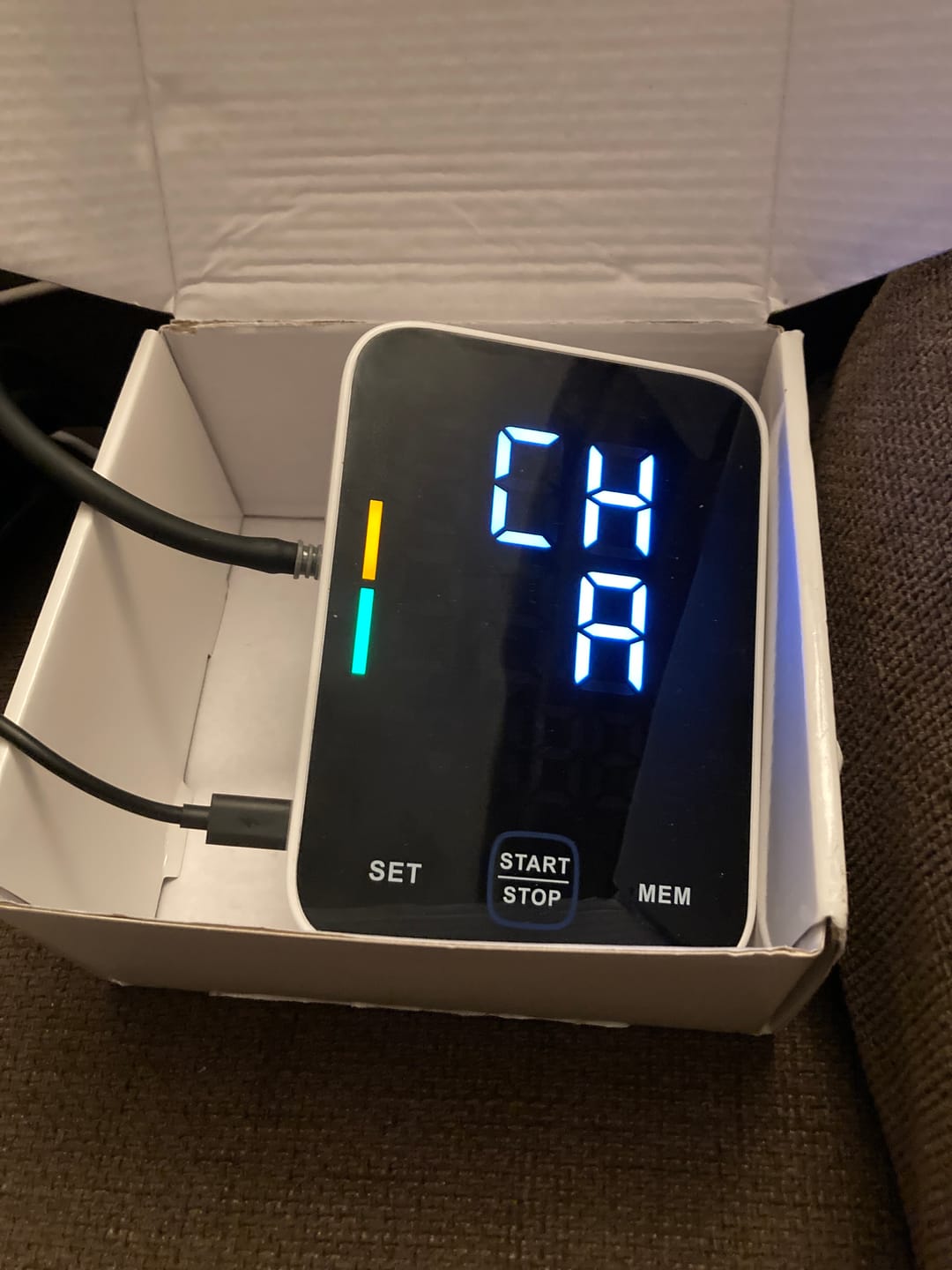 Customer photo review of Zeer nauwkeurige bovenarm bloeddrukmeter / meten via bovenarm / detectie van hartritmestoornissen / met slimme geheugenfunctie voor thuisgebruik (bloeddrukmeter)