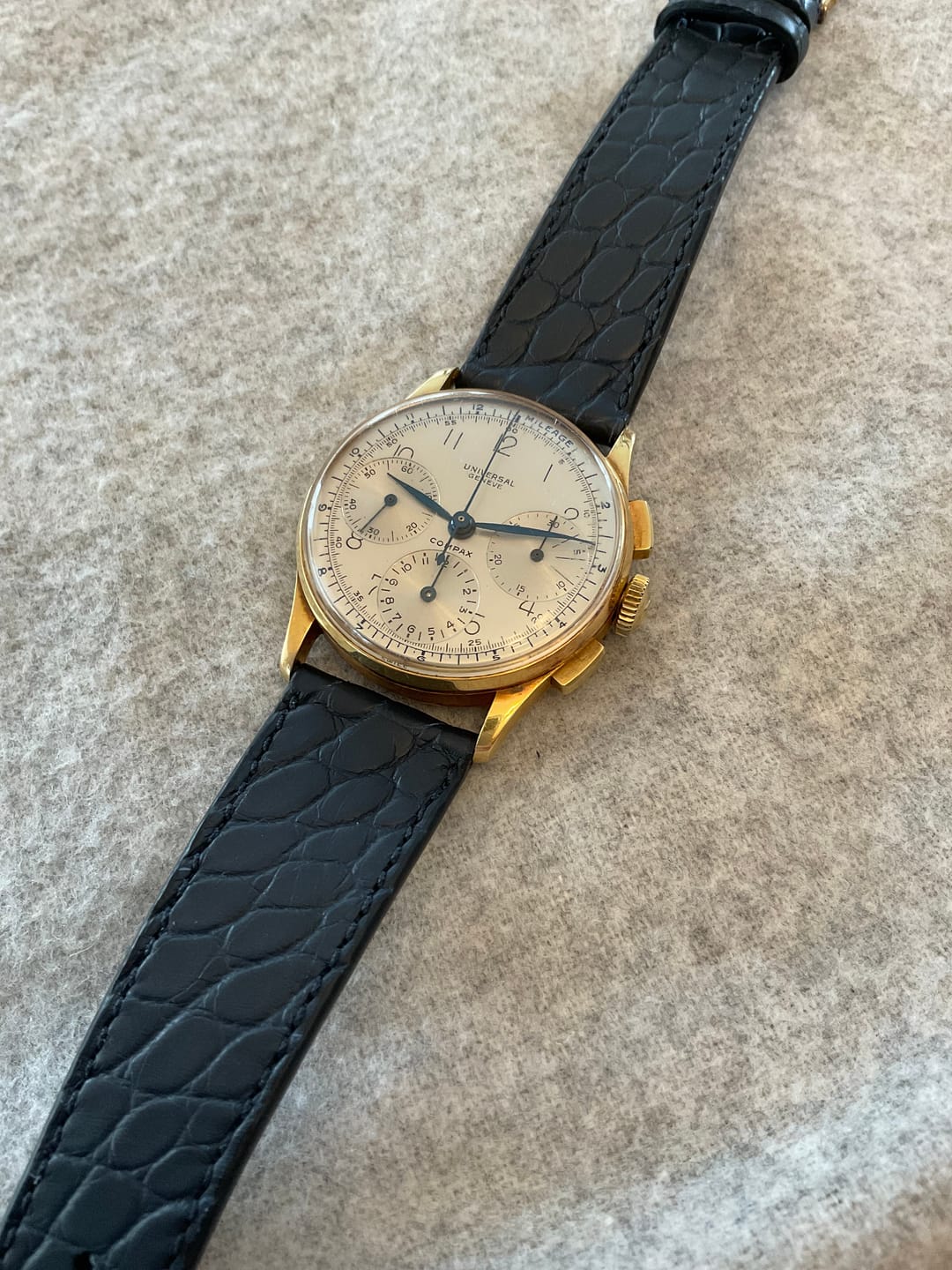 Customer photo review of Matte Vento Alligator Round Pattern