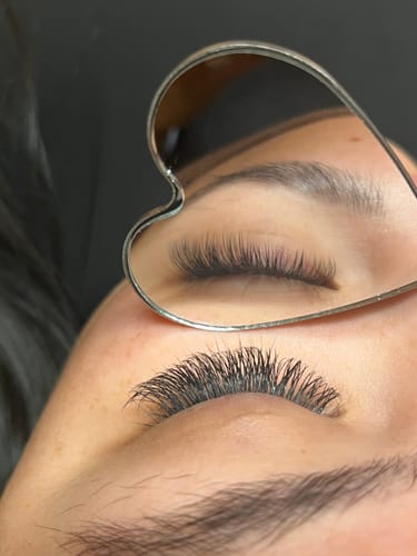 Customer photo review of Mixed U-Shape Lashes (36 rows)