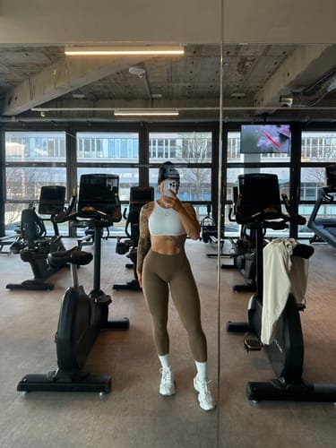 Customer photo review of DIVINE Scrunch Leggings - Mocha Brown