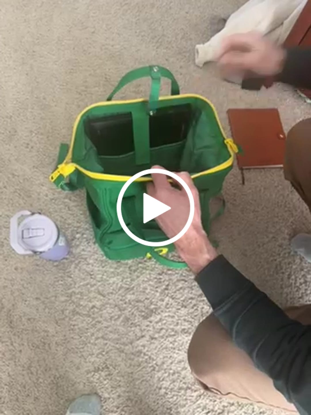 Customer video review of Cascade Backpack - Standard - UO Ducks