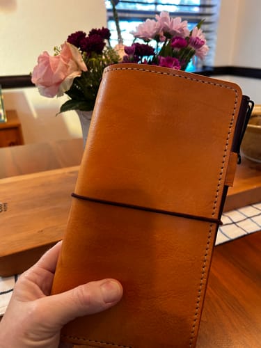 Customer photo review of Apple Pig Leather"Honey Beagle" Traveler's Notebook