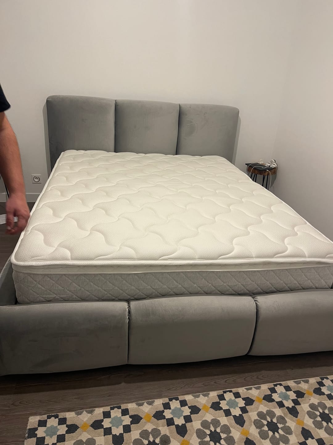 Customer photo review of Lit rembourré avec coffre de rangement - SOPHIE