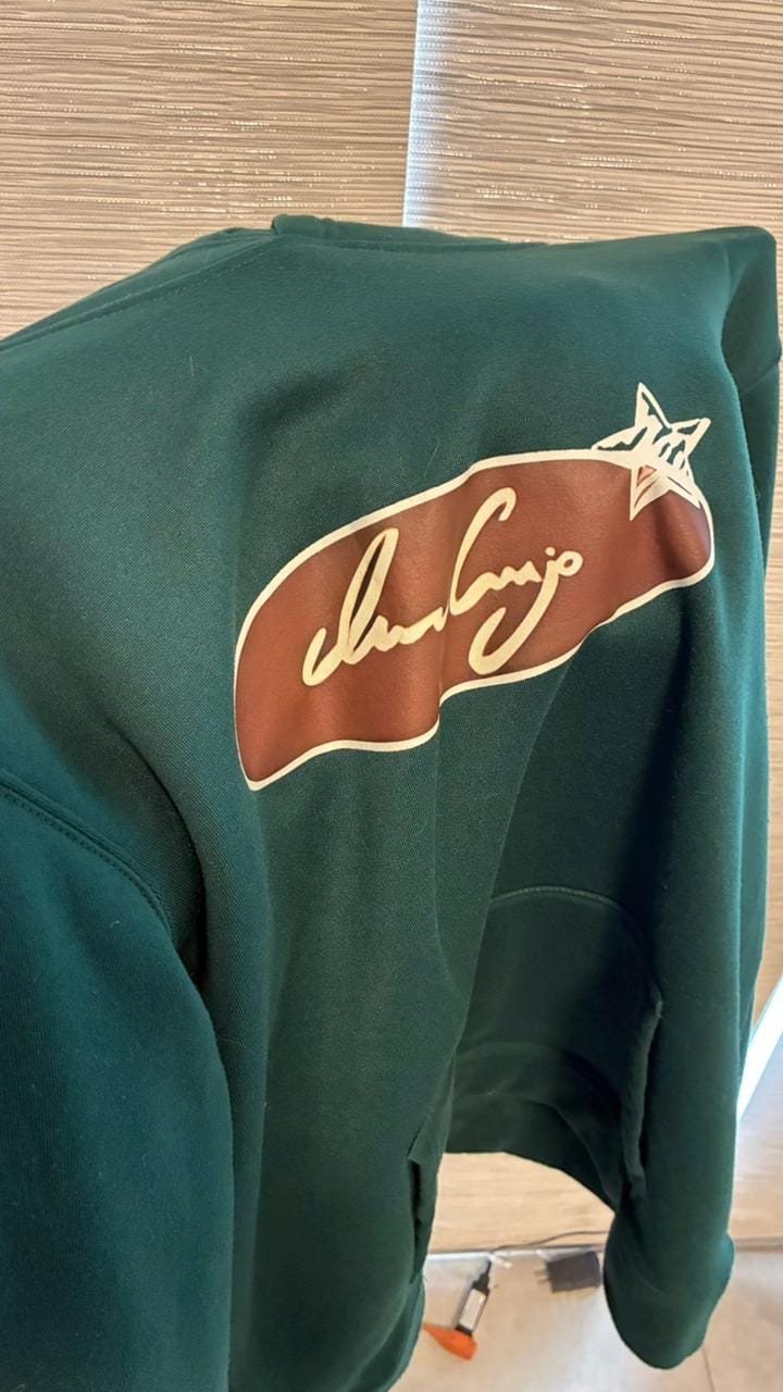 Customer photo review of Hoodie Ivan Cornejo Sale Para Ser Feliz