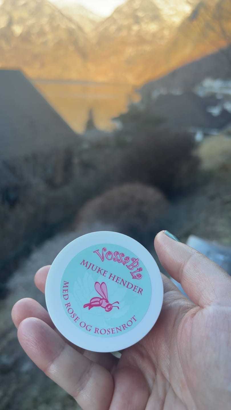 Reseña fotográfica de un cliente sobre Manos suaves - con rosa y raíz de rosa