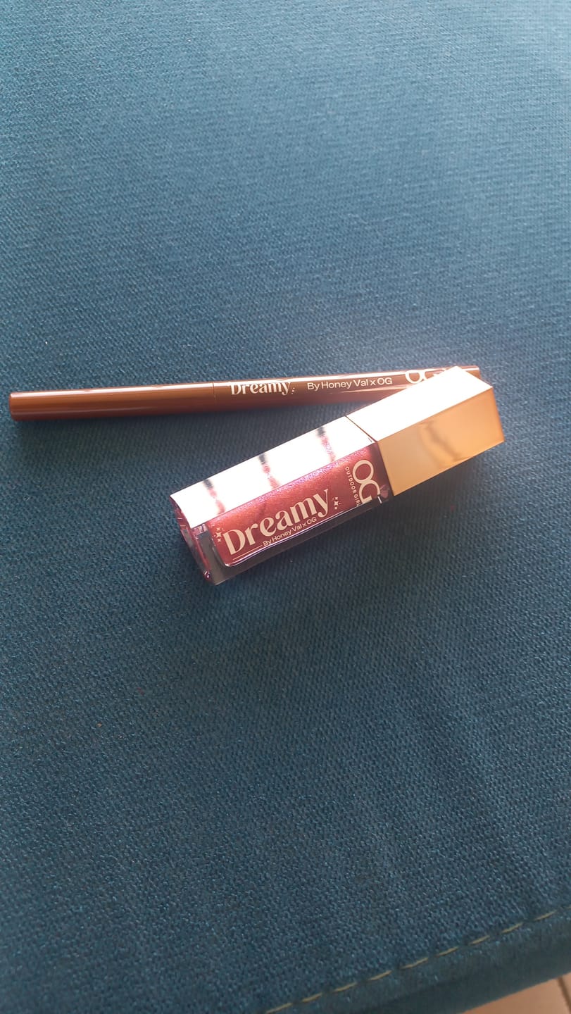 Customer photo review of LIP CONTOUR DREAMY X HONEY VAL