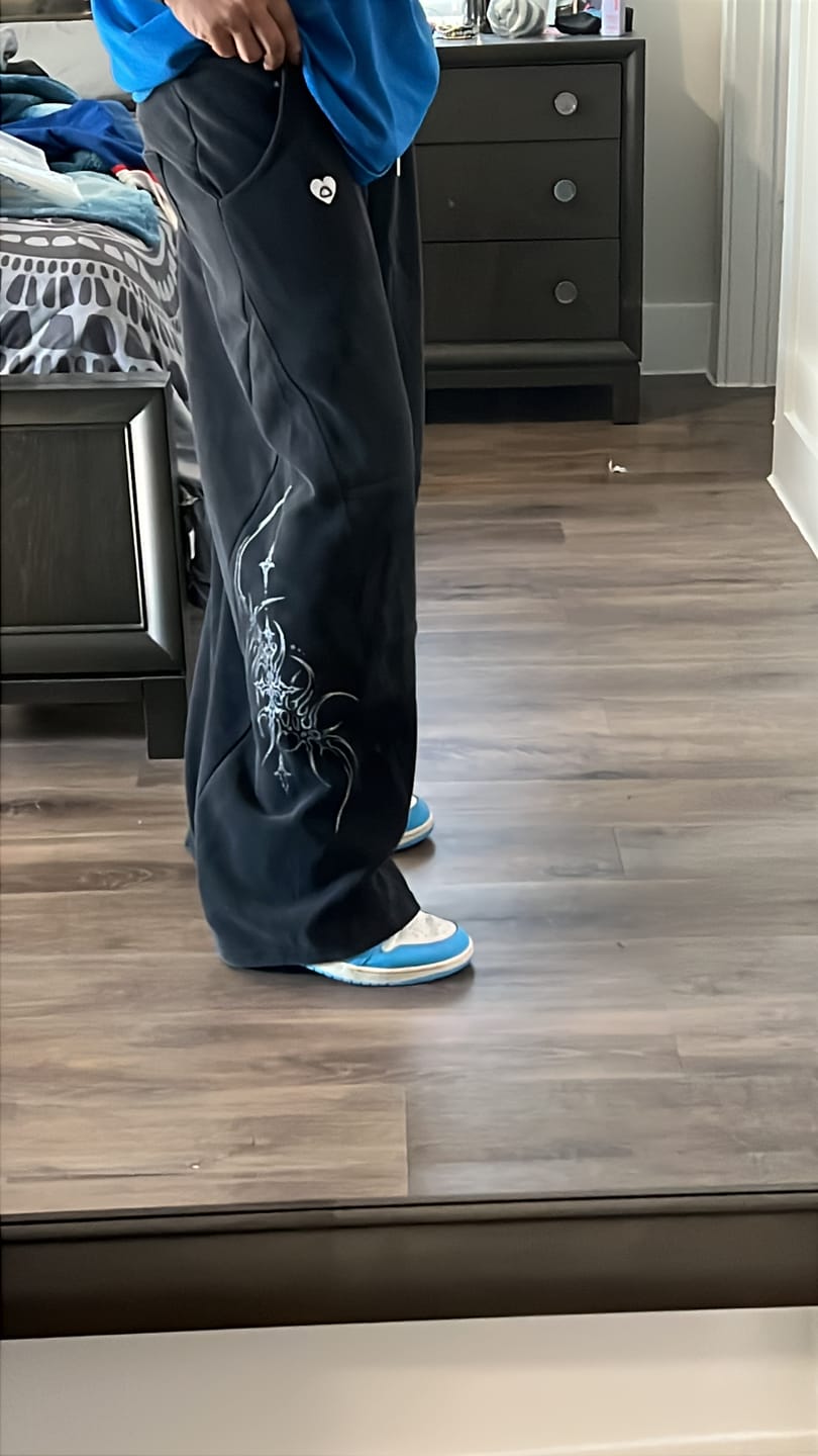 Customer photo review of Aelfric Eden Blade Baggy Barrel Sweatpants