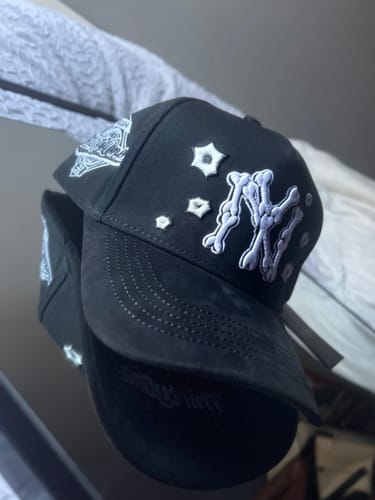 Customer photo review of Thirty One 31 Hats New York Bones
