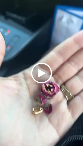 Customer video review of Ciondolo "Tenerezza infinita"