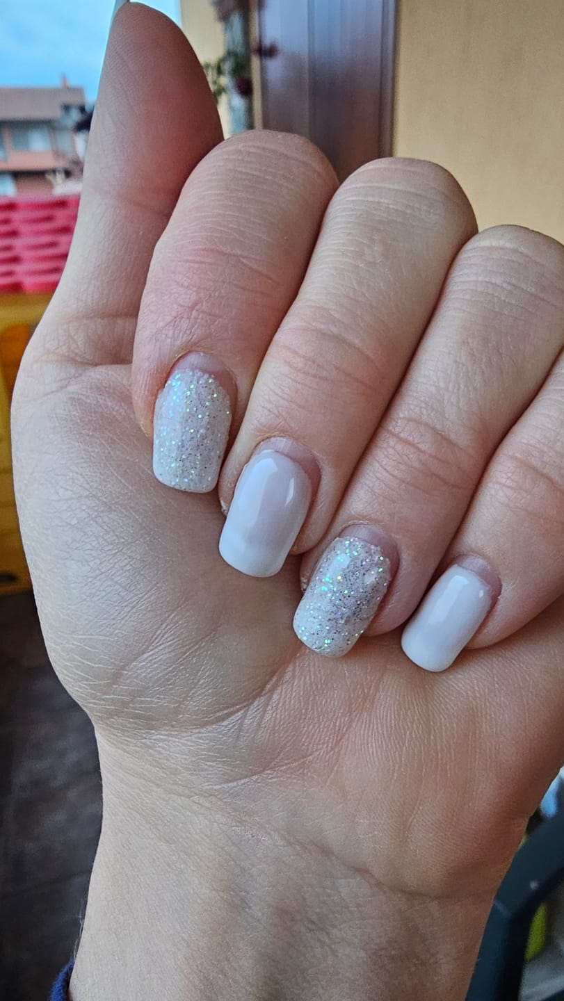 Customer photo review of Smalto Semipermanente LCI -  Bianco Latte