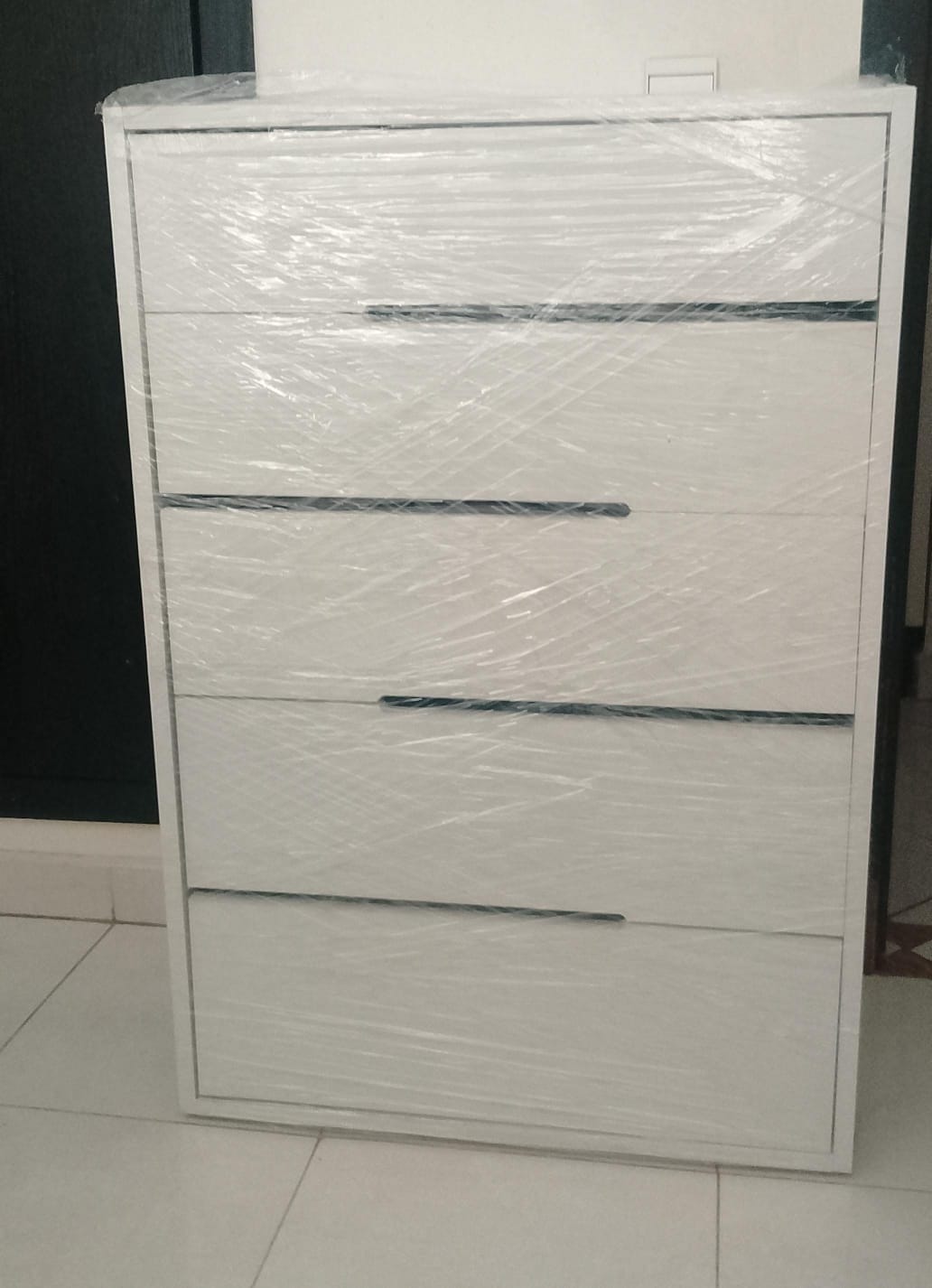 Customer photo review of Commode RIO en bois avec 5 Tiroir - 70x40x102 cm