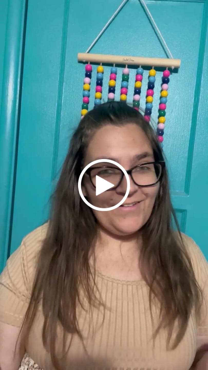 Customer video review of 'Tengo Chisme' -  Pink Heart Shaped Makeup Hand Mirror Travel Friendly (LIMITED EDITION)