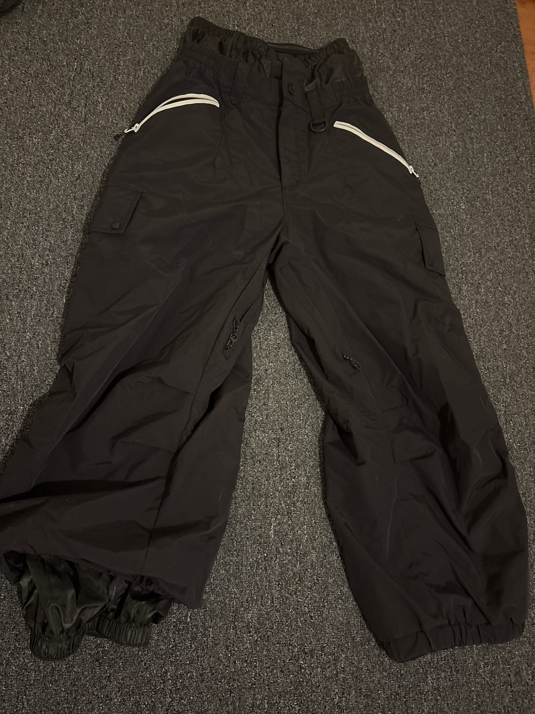 Customer photo review of Men's Black Baggy Wear-resistant Waterproof Snow Pants