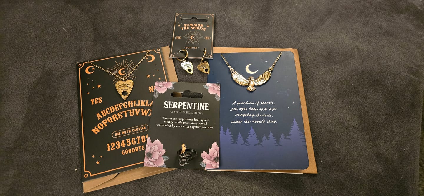 Customer photo review of Ouija-Planchette Halskette