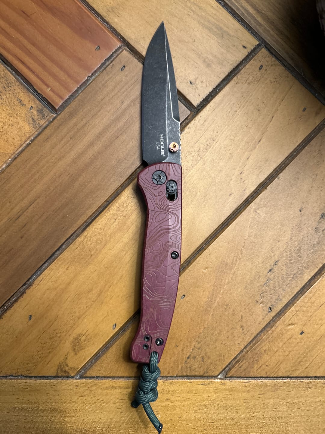 Customer photo review of Hogue Mysto (Fire) 3.4″ Clip Point Knife, Redstone Fire Richlite Handle, CPM MagnaCut Blade, Made in USA (24452)
