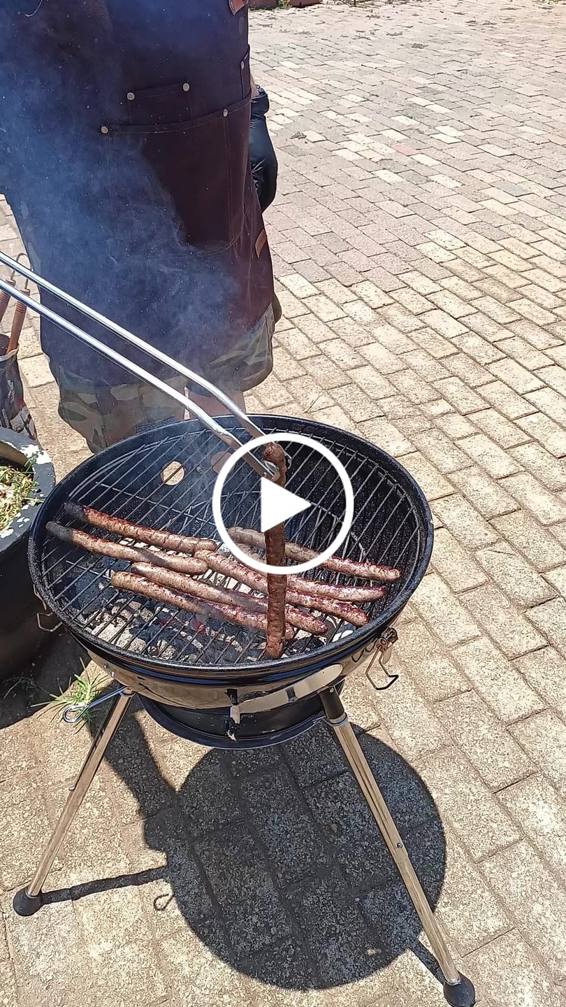 Customer video review of BraaiPlank™ Spinning Tongs