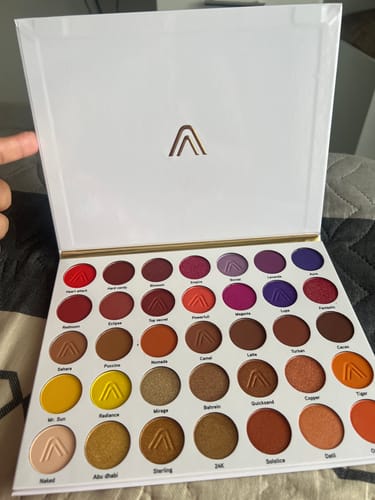Customer photo review of PALETA DE SOMBRAS MAJESTIC | MAKEUP EXPERT