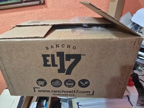Caja de envío de un cliente para el Kit Cortes Finos.