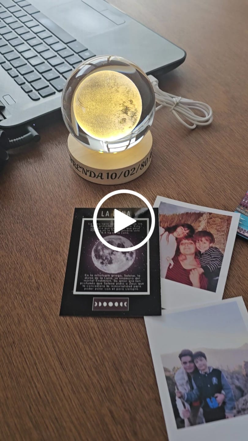 Customer video review of Mini Gift Box MOONLOVE -  Lámpara 8 cm diametro
