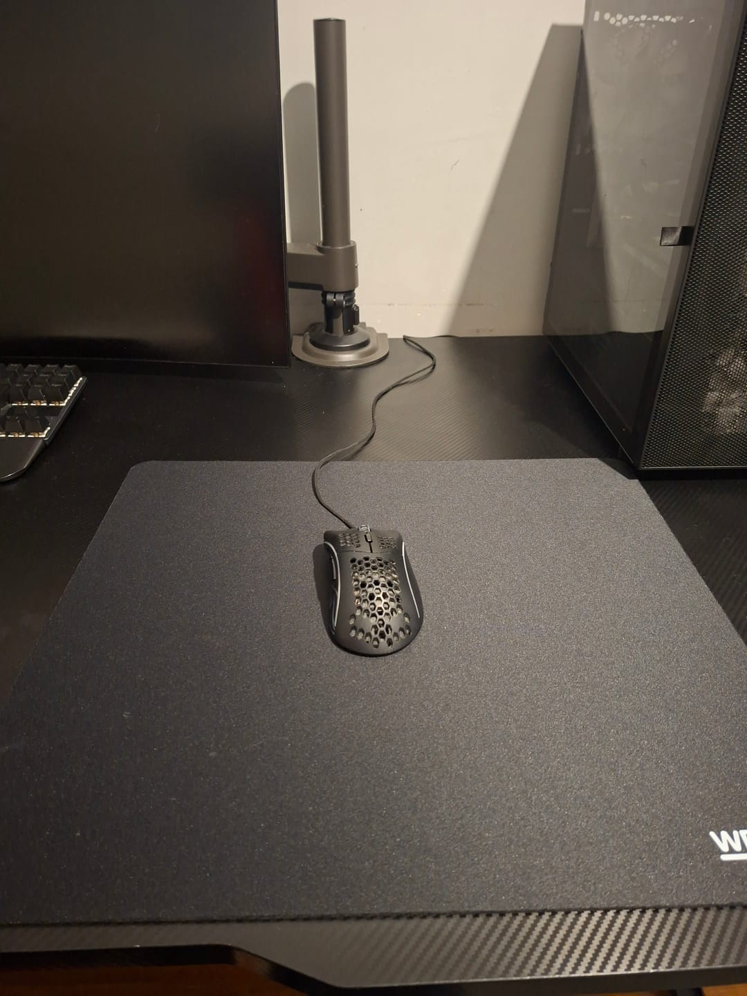 Customer photo review of Wraith Blade X Semi-Hard Mousepad