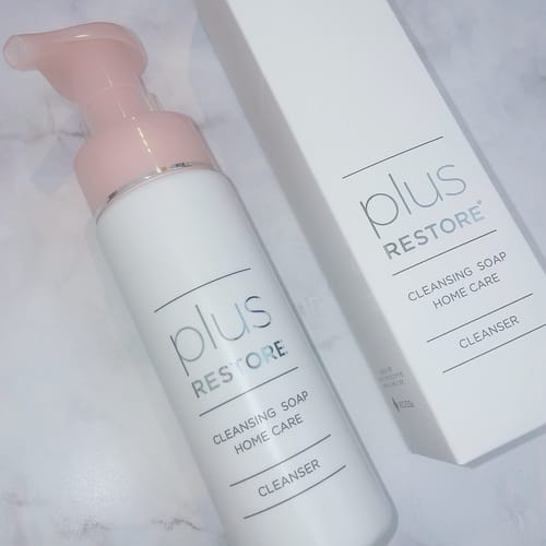 お客様が投稿したクレンジングソープ泡ホームケアの写真。ピンクのポンプが付いたボトルと外箱。