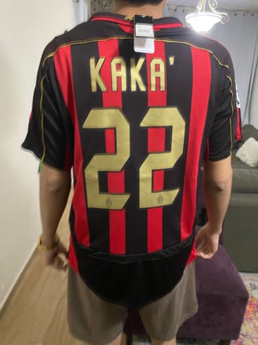 Reseña con foto de un cliente sobre Jersey AC Milan Local 06/07 – Kaká 22