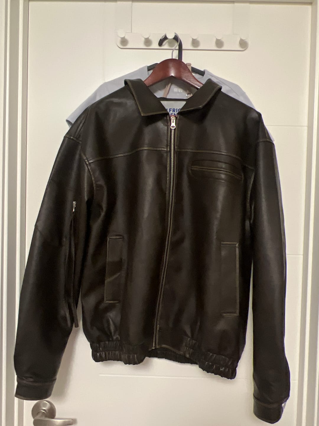 Customer photo review of Aelfric Eden Vintage Leather Jacket