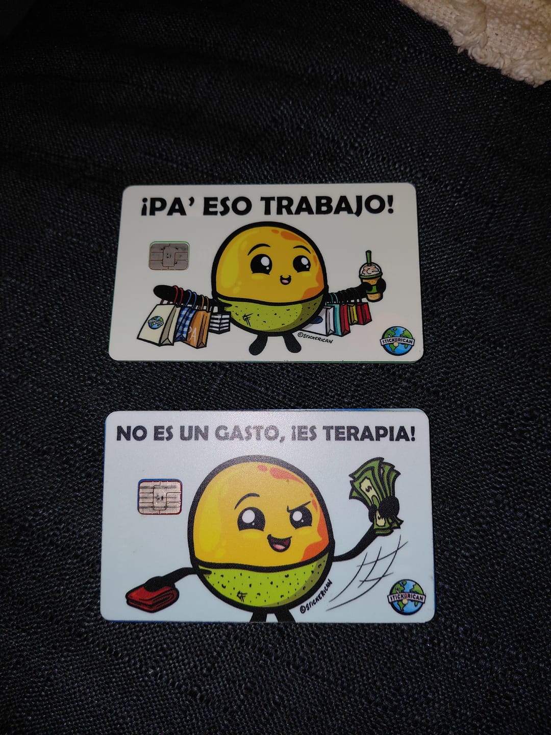 Customer photo review of Pa’ Eso Trabajo - Sticker para Tarjeta de Crédito