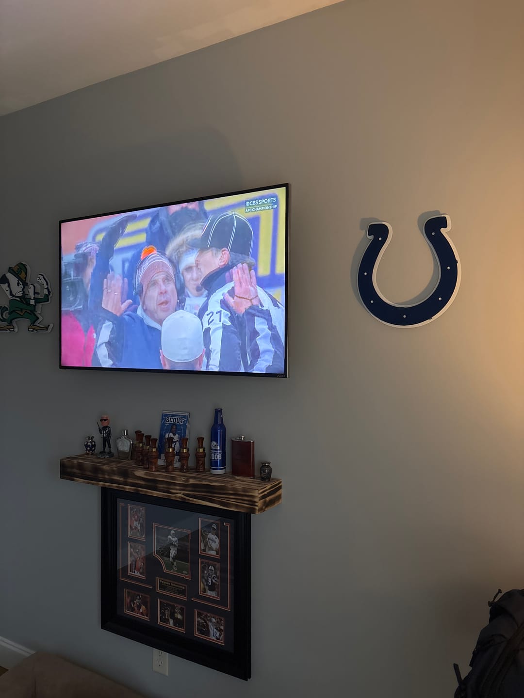 Customer photo review of Indianapolis Colts Horseshoe 3D Vintage Metal Wall Art