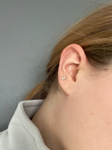 Customer photo review of VIVI. STUDS