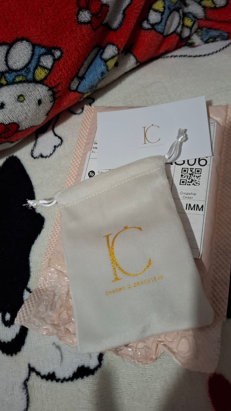 Customer photo review of Bolsa de Terciopelo