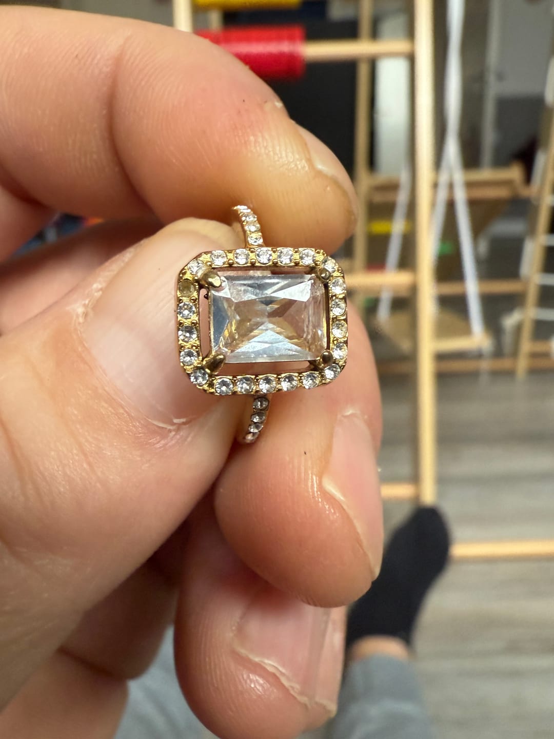 Customer photo review of Everlasting Elegance Hoop Ohrringe 14K Vergoldet