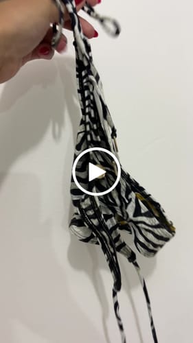 Customer video review of Calcinha de Amarrar Mini Zebra