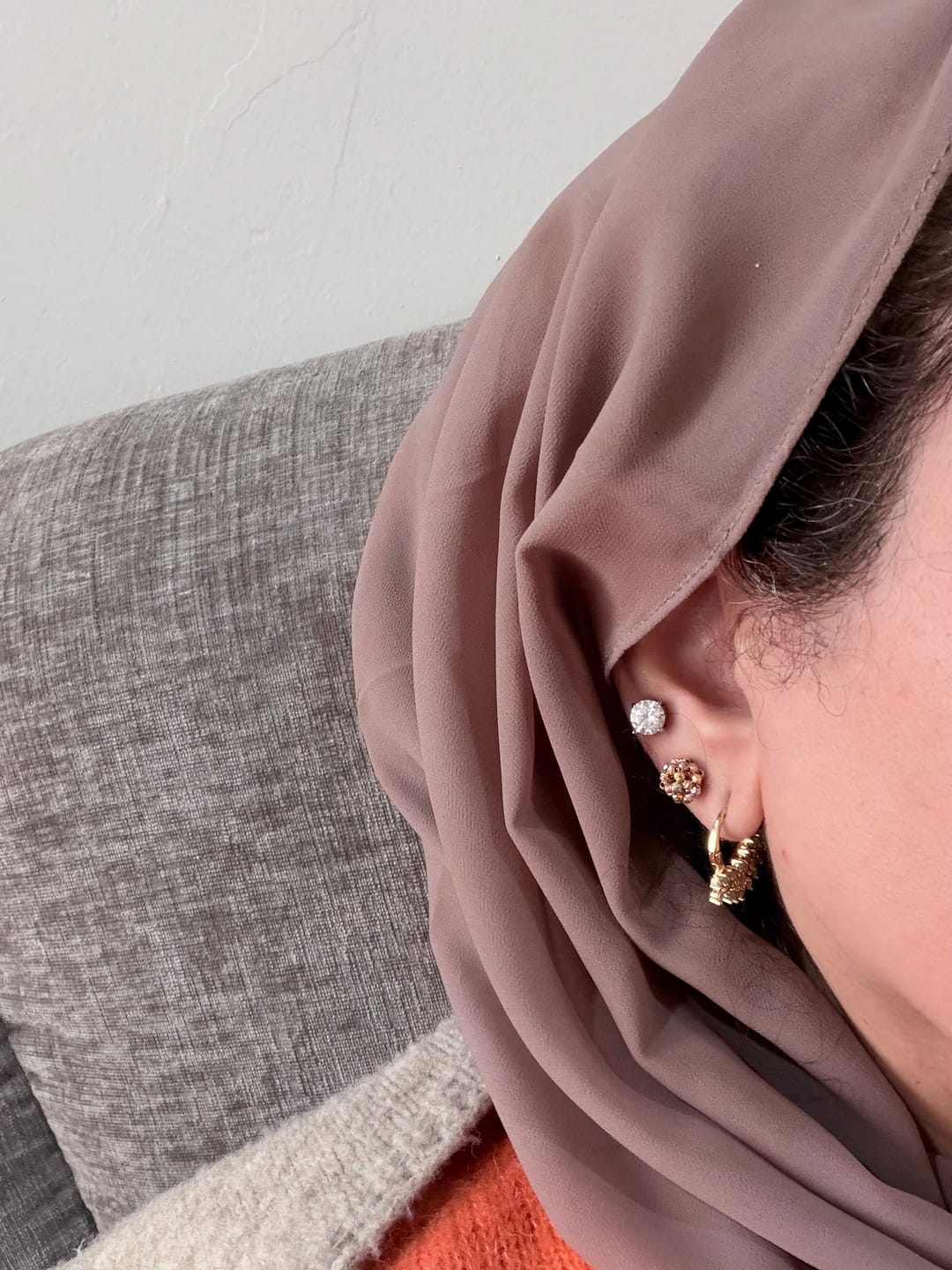 Customer photo review of 🎁 Free 18k White Gold Earrings