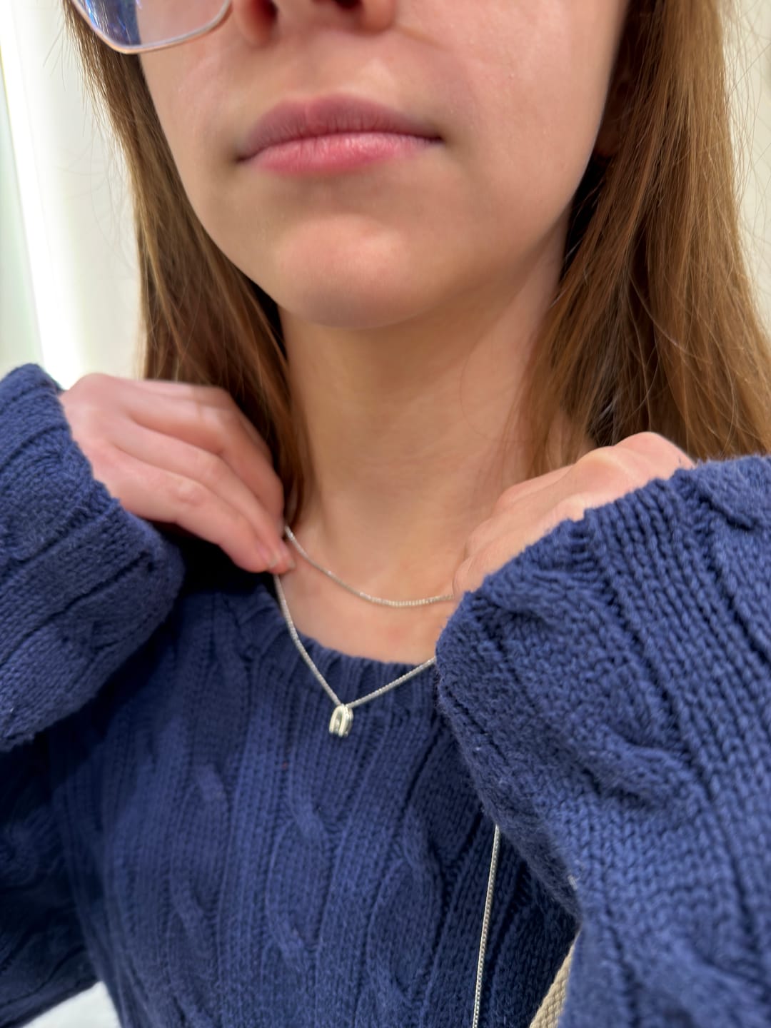 Customer photo review of Personaliza Tu Collar Con Inicial Mini Bubble Plateado