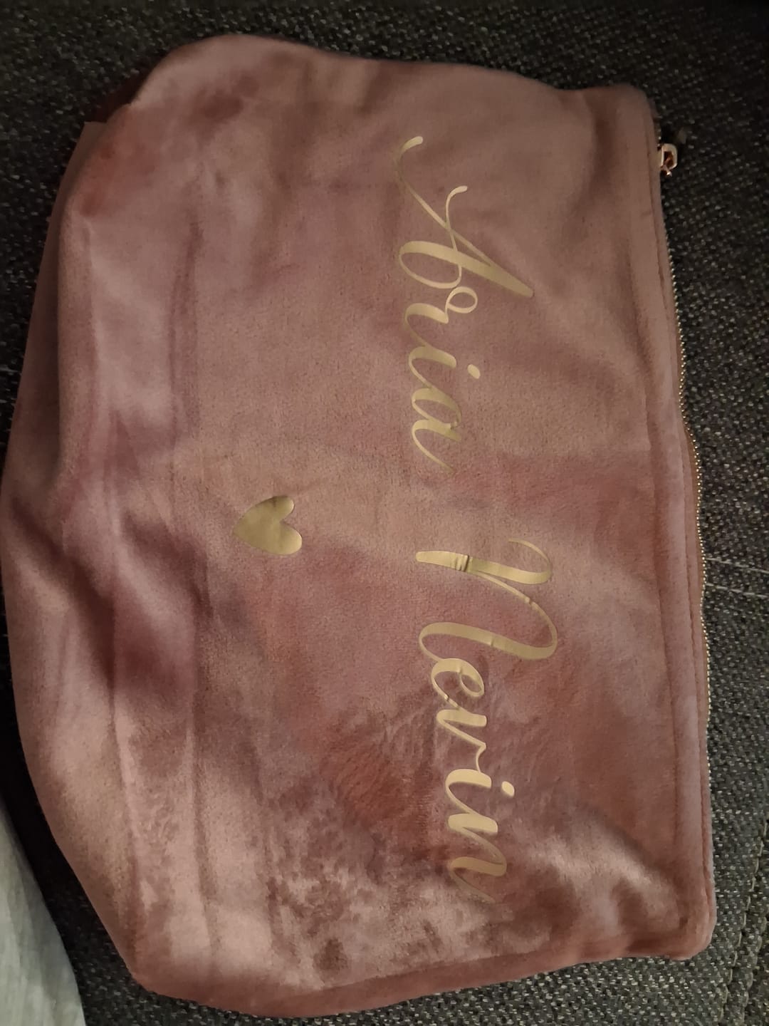 Customer photo review of Meine Kosmetiktasche - Personalisierte Samt Kosmetiktasche für MakeUp und Kosmetika mit Namen