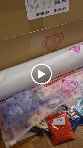 Customer video review of 5D Diamond Painting – Pfau im Blumenfeld