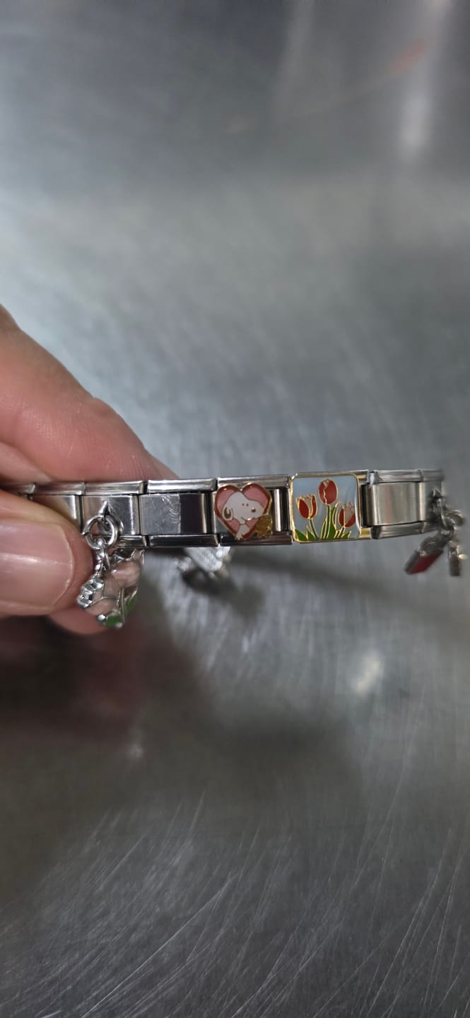 Customer photo review of Charm Snoopy Corazón