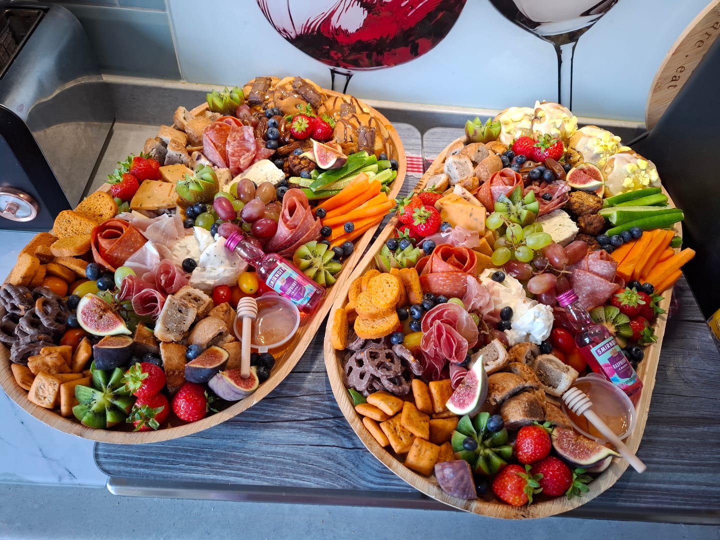 Customer photo review of Extra Large 22" x 12" Oval Disposable Palm Leaf Wooden Platter Tray