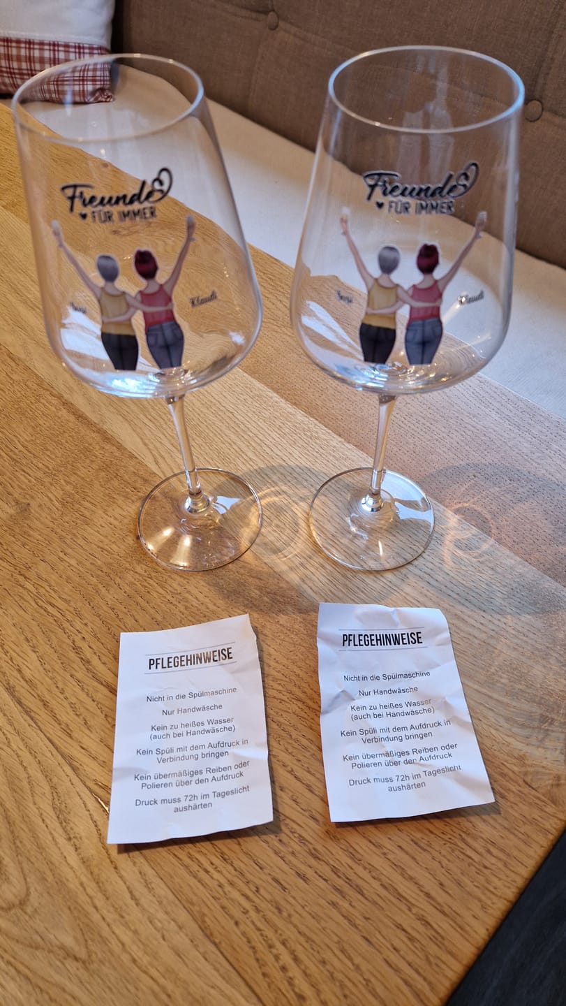 Customer photo review of Freundinnen - Personalisiertes Weinglas für Besties und Schwestern mit Illustration