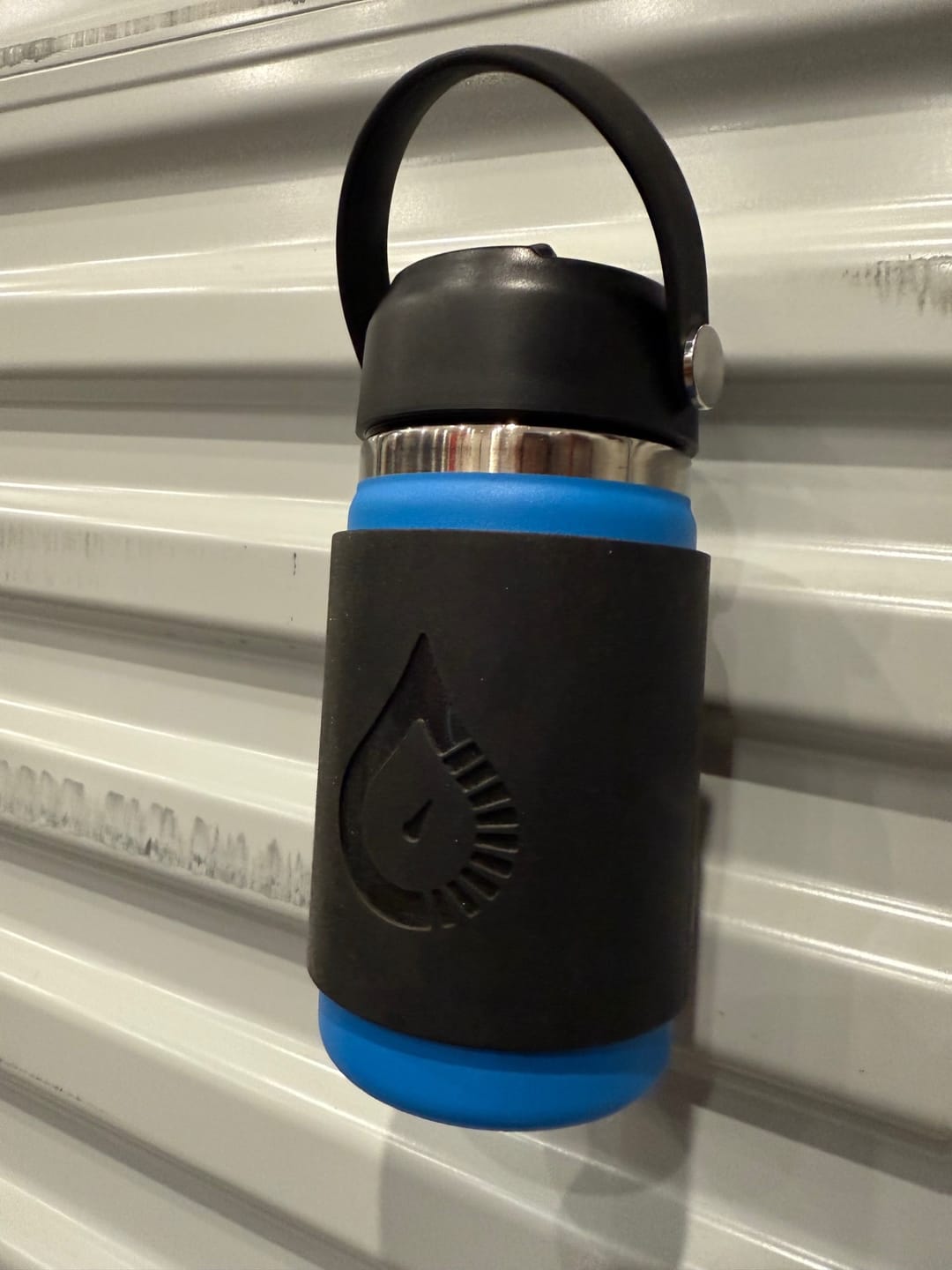 Customer photo review of MINI - Black Magnetic Sleeve (Skinny) FITMENT = YETI 12-18oz / Owala 24oz / Hydroflask 24oz / Kids bottles