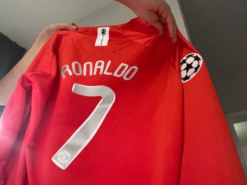 Customer photo review of Cristiano Ronaldo 7 - Manchester United 2008 Final Red Long Sleeve Kit Jersey Trikot Maillot KinderTrikot Soccer Shirt
