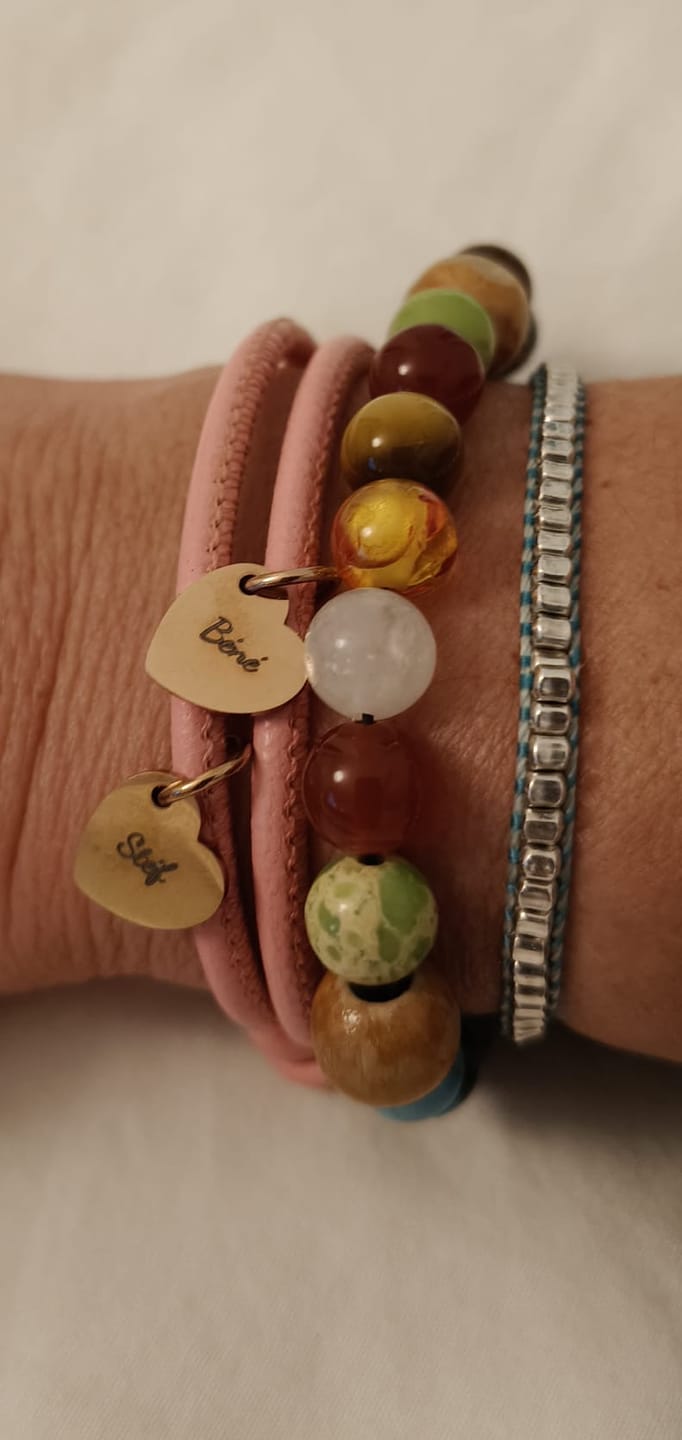 Customer photo review of Amis - Bracelet en cuir personnalisé